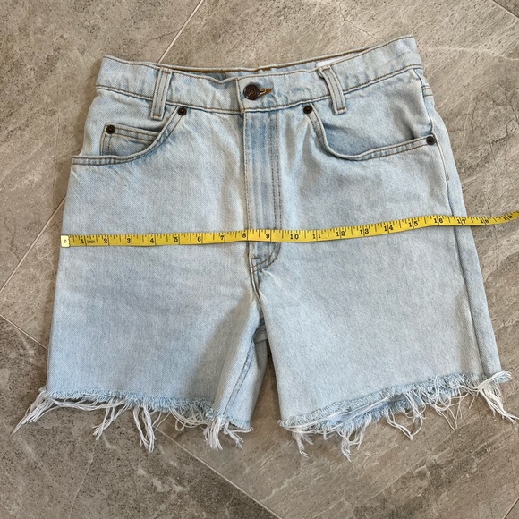 Vintage Levi’s cut off shorts - Picture 8 of 8